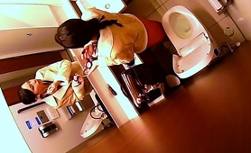 amateur-japanese-babes-caught-peeing-on-hidden-camera