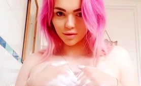 Big Breasted Amateur Beauty Milking Her Nipples On Webcam