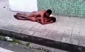 naked-black-couple-caught-having-sex-on-the-sidewalk