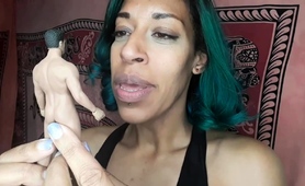kinky-ebony-housewife-licking-her-favorite-toy-on-webcam