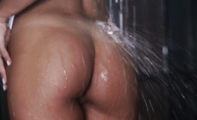 attractive-babe-puts-on-a-wonderful-show-in-the-shower