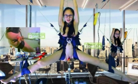Nerdy Camgirl Has A Mechanical Toy Drilling Her Juicy Cunt