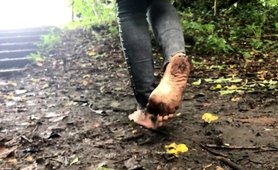 wild-foot-fetishist-enjoys-walking-barefoot-in-the-mud