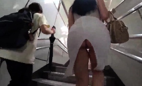 Public voyeur upskirt of voluptuous Japanese bombshell